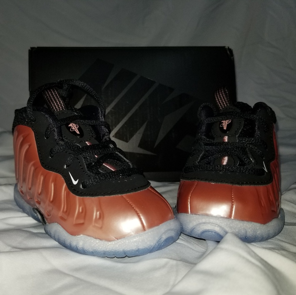 Size 5c kids Nikes